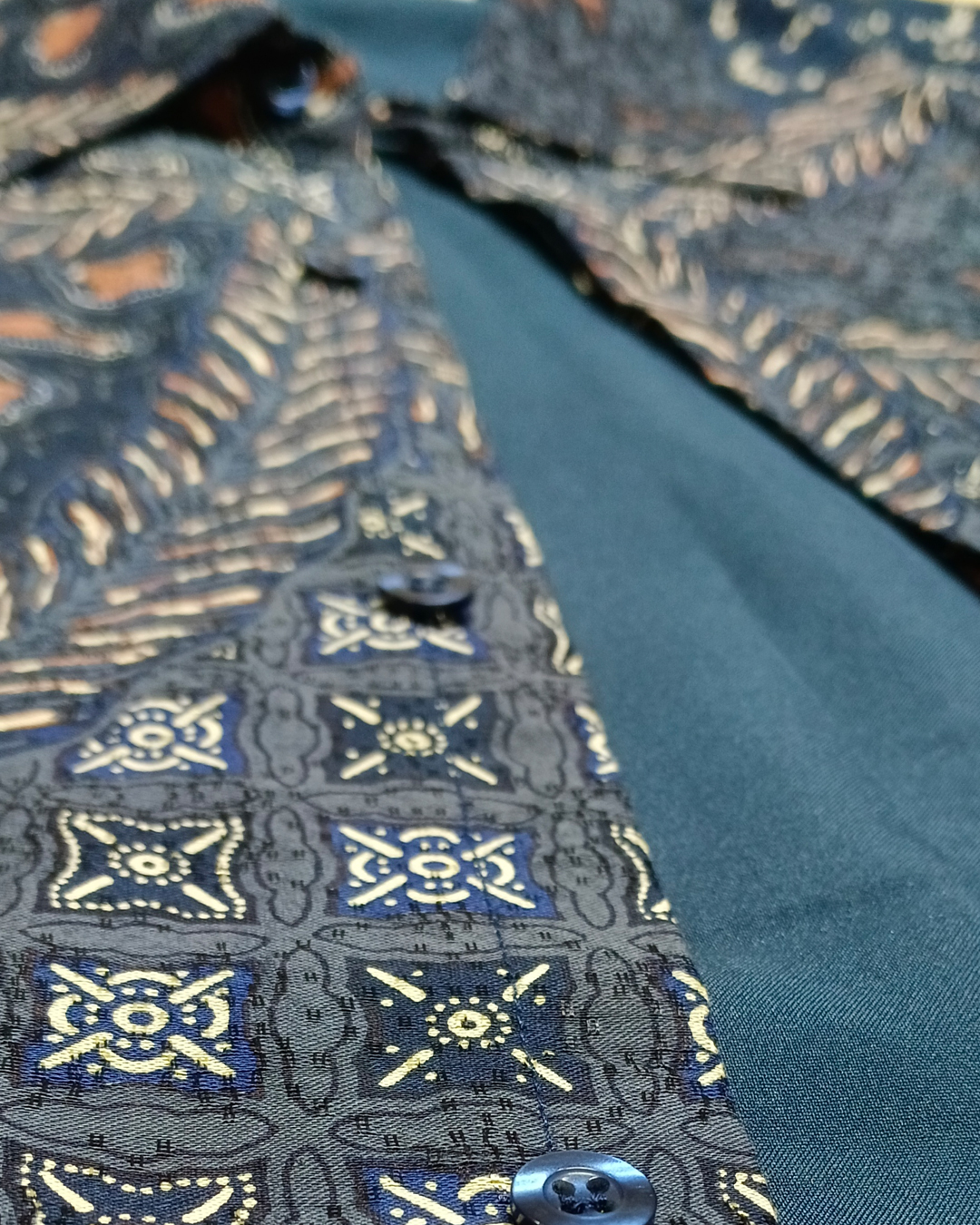 Kemeja Batik Lengan Panjang Sekar Jagad Daun Dobby 6