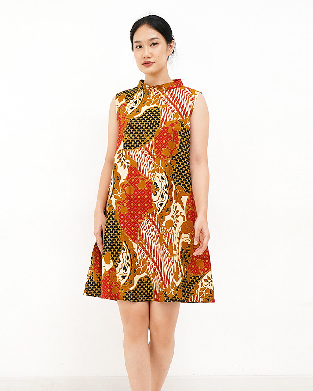 Dress Danar Hadi Tambal Sri Wedari Kerah Lingkar Bulat - Merah Cover